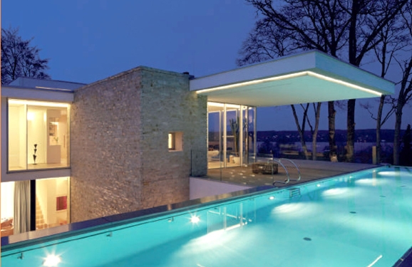 Piscine Global confirme son leadership régional