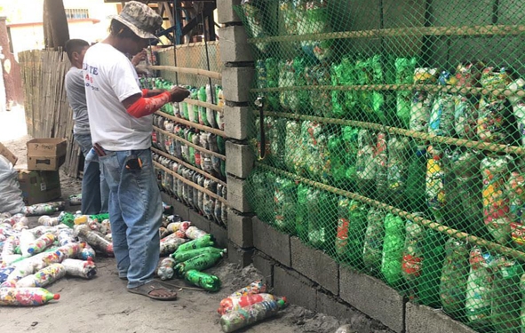 Philippines, des bouteilles en plastique comme matériaux de construction