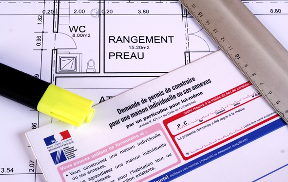 La France fait la chasse aux architectes signataires.