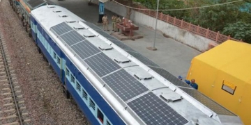 L'Inde installe des panneaux solaires sur les toits de 250 trains !