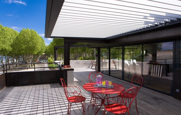 Pergola bioclimatique un confort à diverses facettes