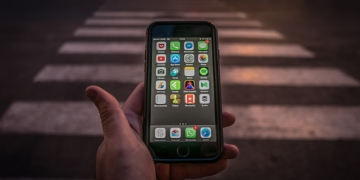 zombies piétons : smartphone passage piétons