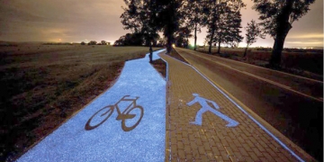 La piste cyclable éclairée seulement grâce au soleil !