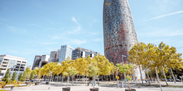Barcelone construit le premier trottoir solaire espagnol