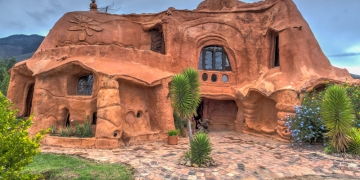 Colombie – une maison écologique aux formes incroyables, entièrement en argile !