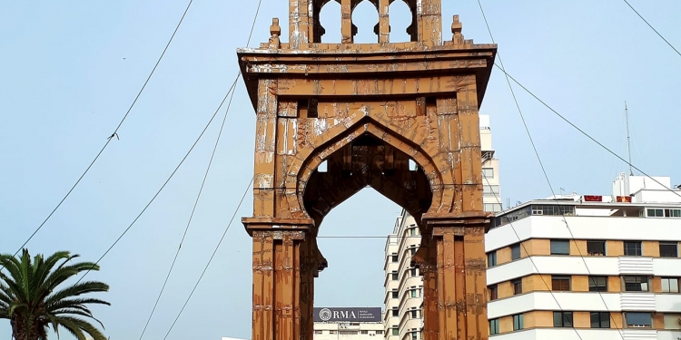 Répliques de bâtiments emblématiques de Casablanca en carton à découvrir !