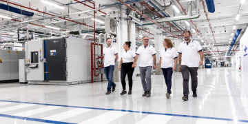Stellantis inaugure son premier «Battery Technology Center » en Italie