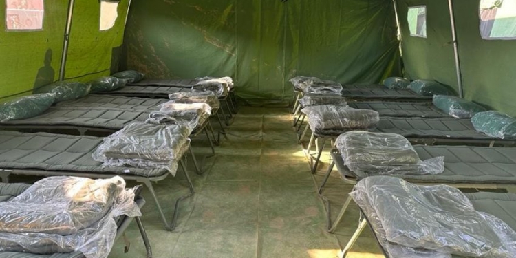 Les FAR poursuivent la distribution des tentes pour l’hébergement des populations affectées par le séisme