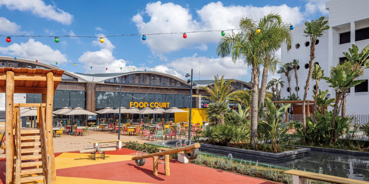 OVILLAGE : une réhabilitation audacieuse en retail park atypique