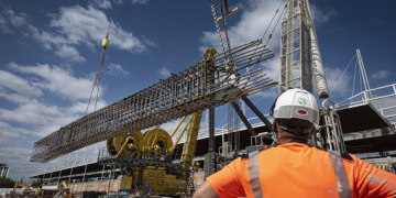 Signature de l’accord d’acquisition du groupe MECALAC par le groupe FAYAT